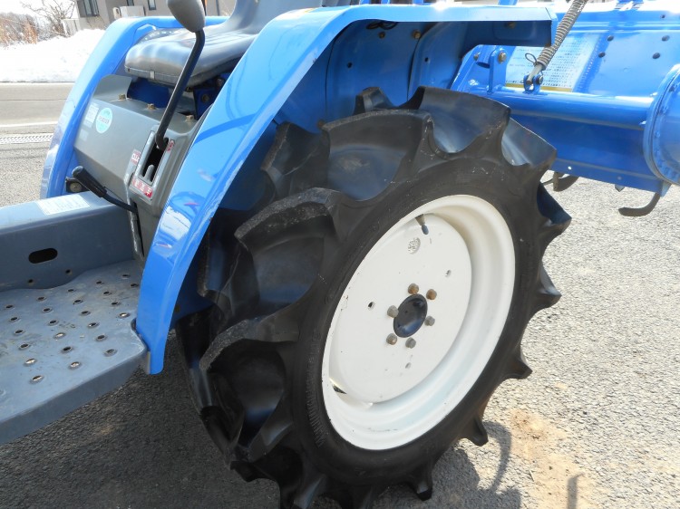 限定品得価トラクター　TM15F-D イセキ　820ｈ 車体